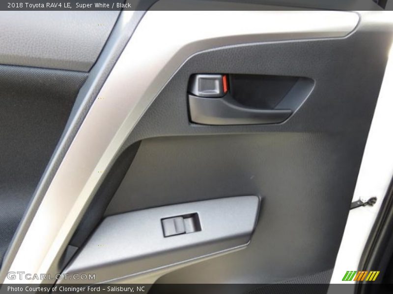 Super White / Black 2018 Toyota RAV4 LE