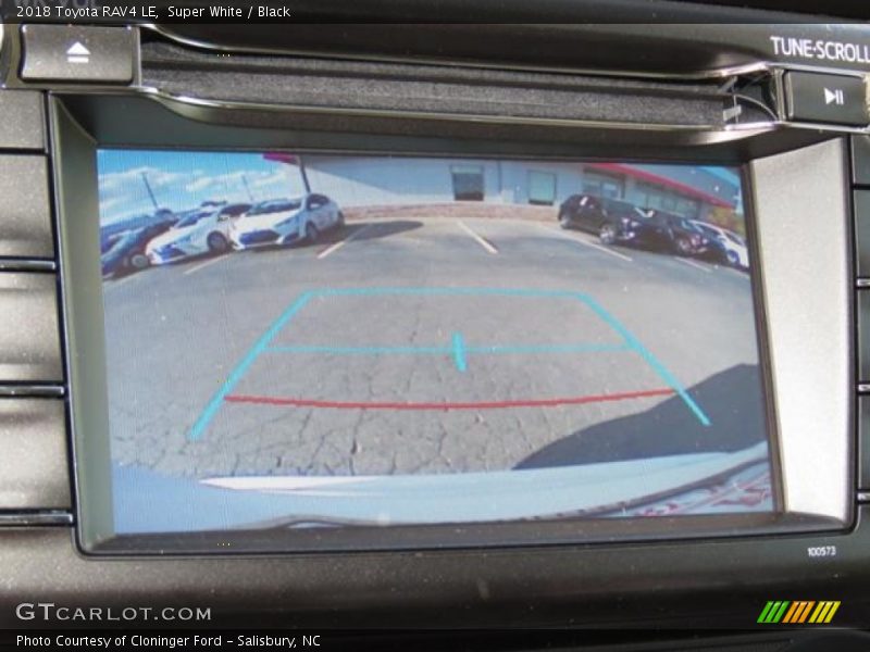Super White / Black 2018 Toyota RAV4 LE
