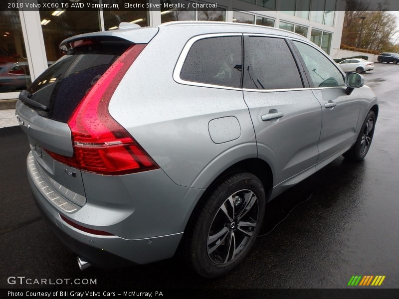 Electric Silver Metallic / Charcoal 2018 Volvo XC60 T6 AWD Momentum