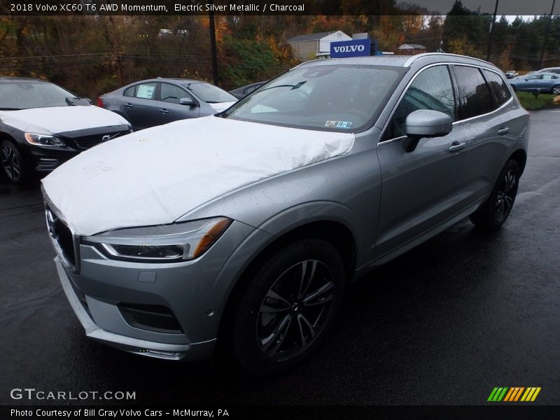 Electric Silver Metallic / Charcoal 2018 Volvo XC60 T6 AWD Momentum