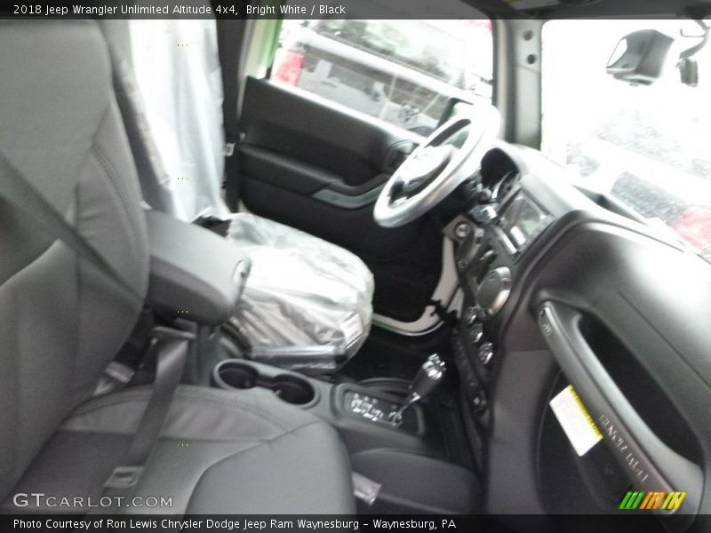 Bright White / Black 2018 Jeep Wrangler Unlimited Altitude 4x4