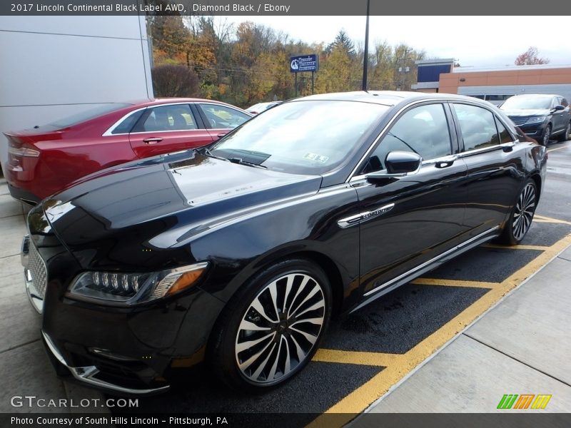 Front 3/4 View of 2017 Continental Black Label AWD