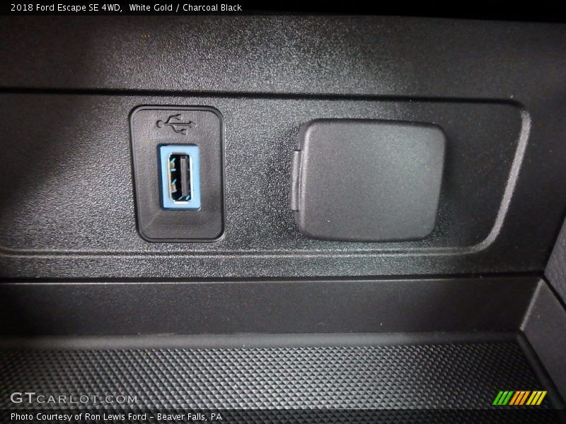 White Gold / Charcoal Black 2018 Ford Escape SE 4WD