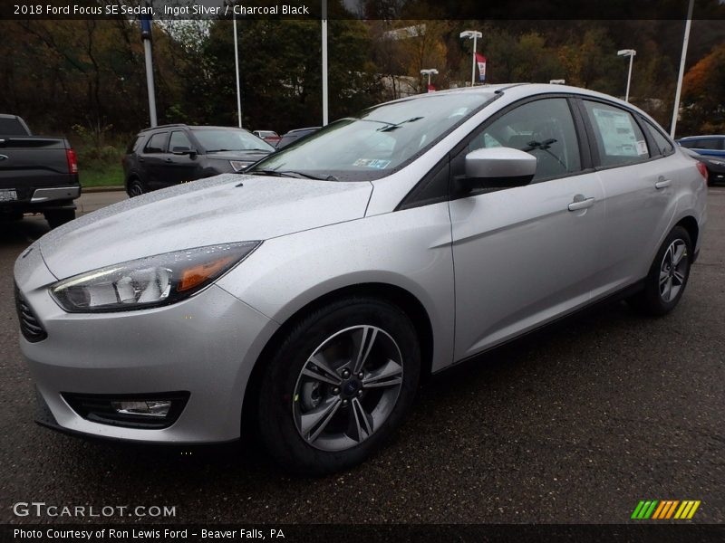 Front 3/4 View of 2018 Focus SE Sedan