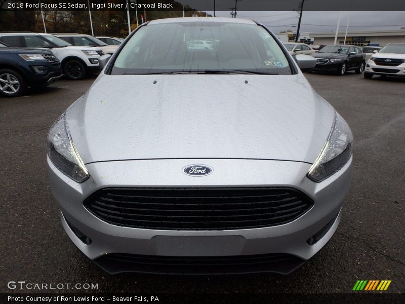 Ingot Silver / Charcoal Black 2018 Ford Focus SE Sedan