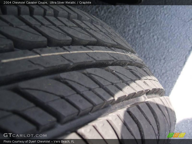 Ultra Silver Metallic / Graphite 2004 Chevrolet Cavalier Coupe