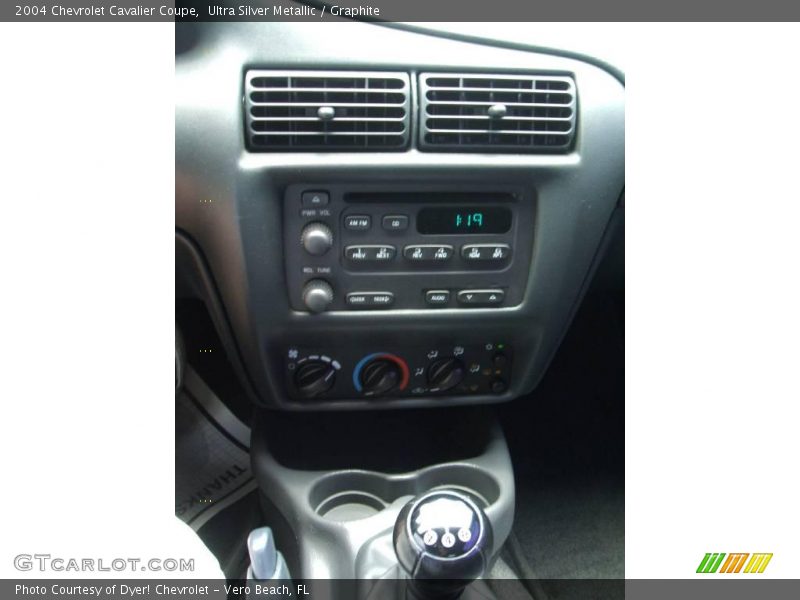 Ultra Silver Metallic / Graphite 2004 Chevrolet Cavalier Coupe