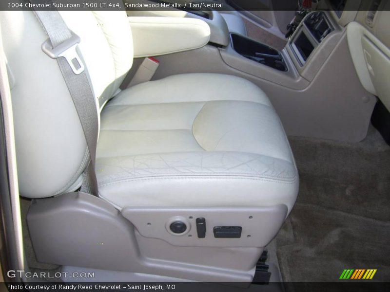 Sandalwood Metallic / Tan/Neutral 2004 Chevrolet Suburban 1500 LT 4x4