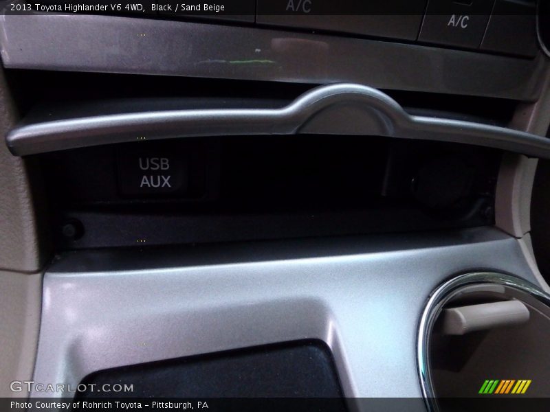 Black / Sand Beige 2013 Toyota Highlander V6 4WD