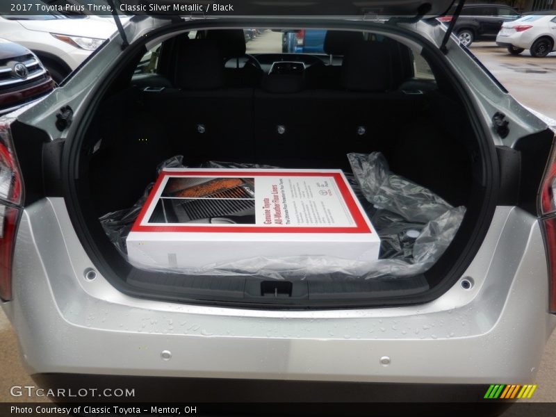 Classic Silver Metallic / Black 2017 Toyota Prius Three