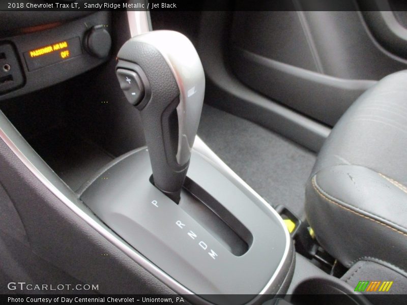 Sandy Ridge Metallic / Jet Black 2018 Chevrolet Trax LT