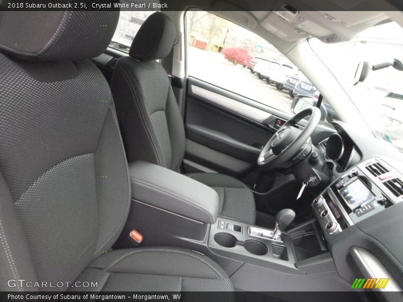 Crystal White Pearl / Black 2018 Subaru Outback 2.5i