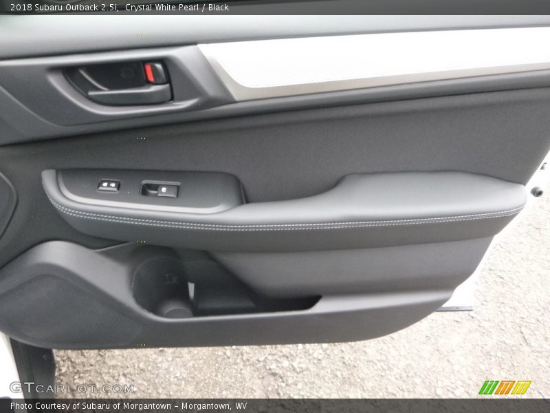 Crystal White Pearl / Black 2018 Subaru Outback 2.5i