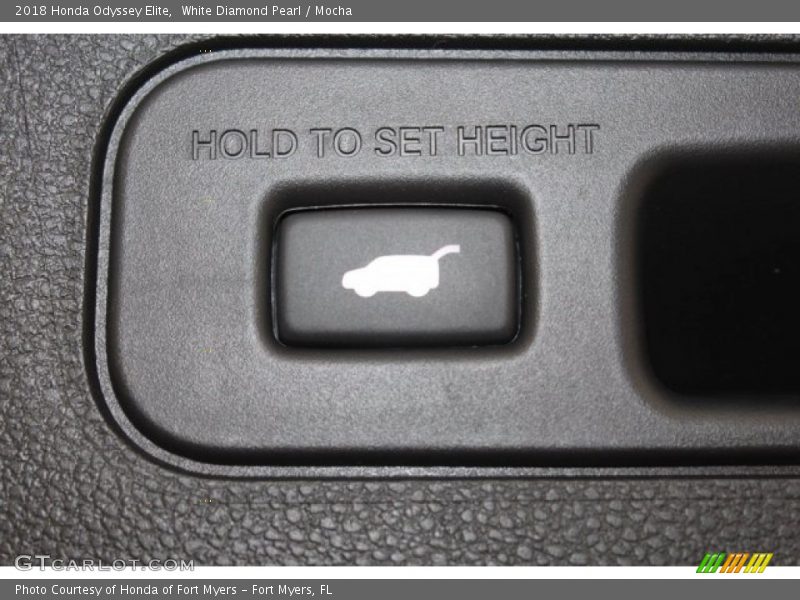 White Diamond Pearl / Mocha 2018 Honda Odyssey Elite