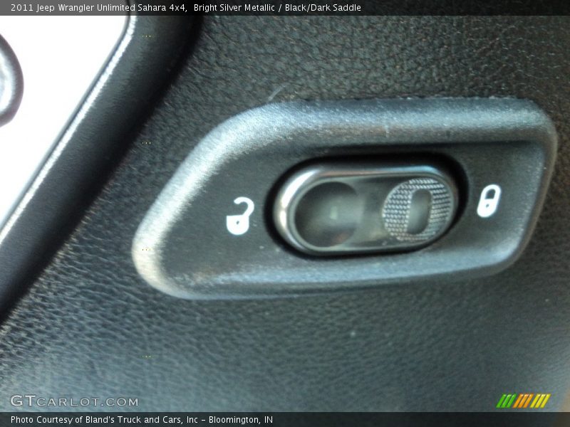 Bright Silver Metallic / Black/Dark Saddle 2011 Jeep Wrangler Unlimited Sahara 4x4