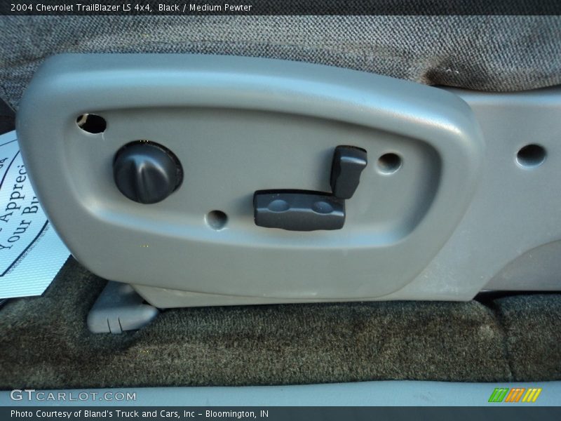 Black / Medium Pewter 2004 Chevrolet TrailBlazer LS 4x4