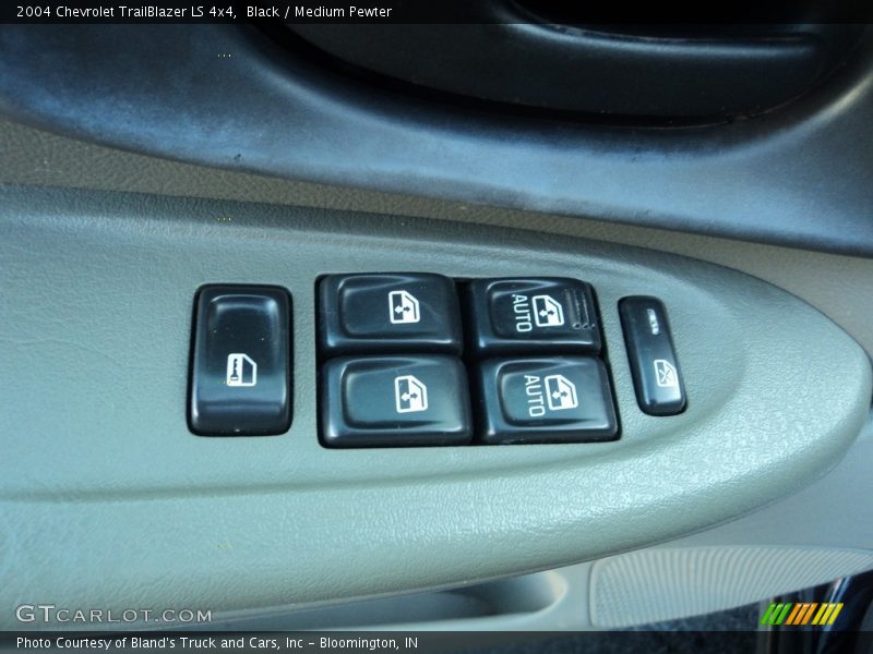 Black / Medium Pewter 2004 Chevrolet TrailBlazer LS 4x4
