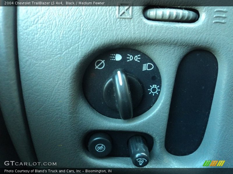 Black / Medium Pewter 2004 Chevrolet TrailBlazer LS 4x4