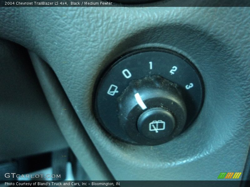 Black / Medium Pewter 2004 Chevrolet TrailBlazer LS 4x4