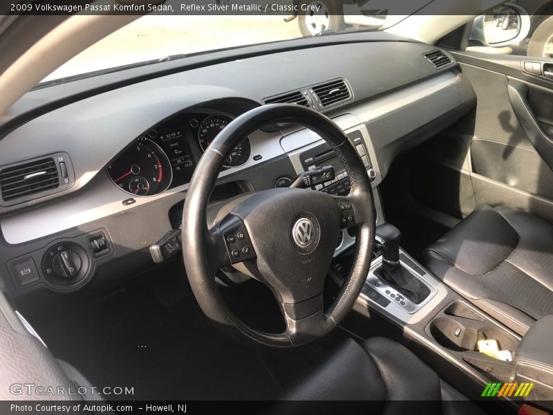 Reflex Silver Metallic / Classic Grey 2009 Volkswagen Passat Komfort Sedan