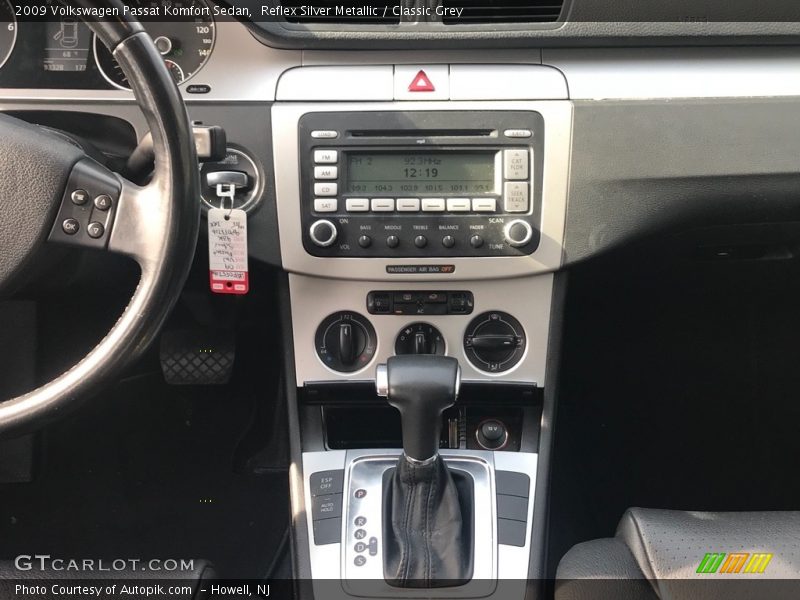 Reflex Silver Metallic / Classic Grey 2009 Volkswagen Passat Komfort Sedan