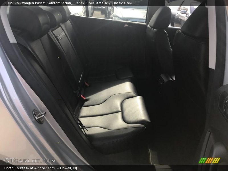 Reflex Silver Metallic / Classic Grey 2009 Volkswagen Passat Komfort Sedan