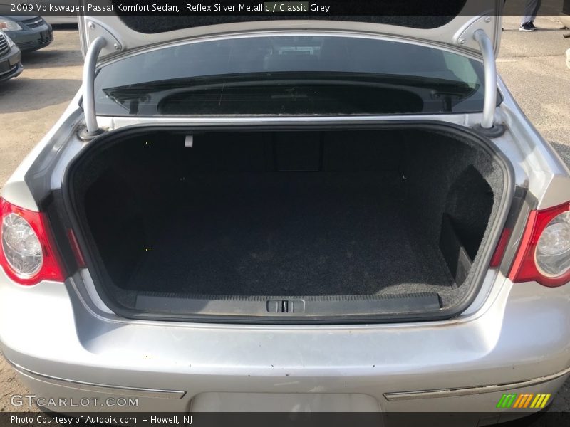 Reflex Silver Metallic / Classic Grey 2009 Volkswagen Passat Komfort Sedan