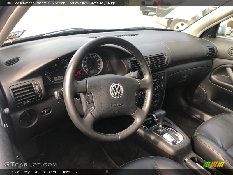 Reflex Silver Metallic / Beige 2002 Volkswagen Passat GLS Sedan