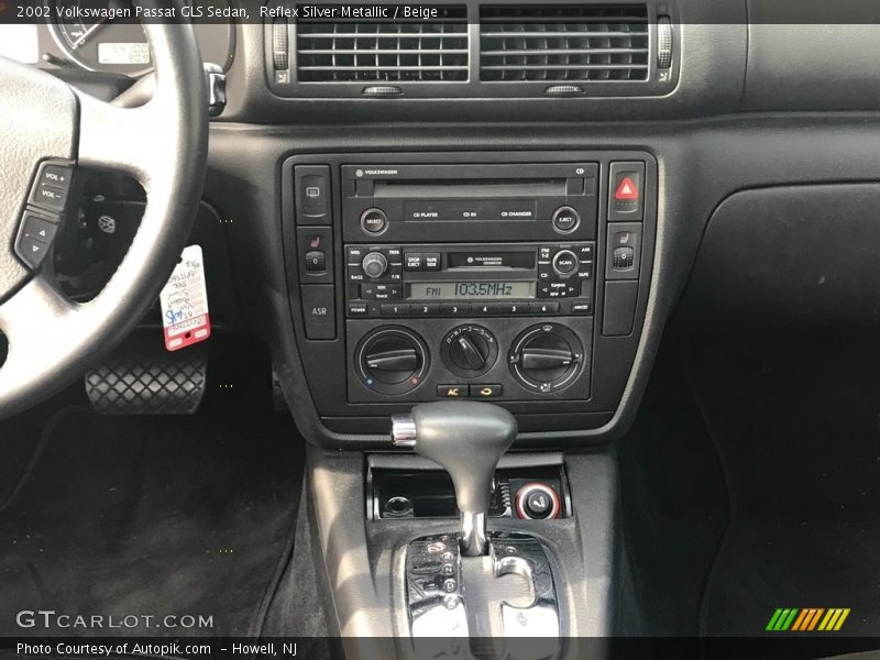 Reflex Silver Metallic / Beige 2002 Volkswagen Passat GLS Sedan