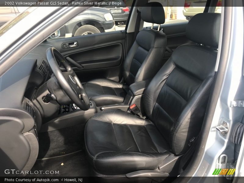Reflex Silver Metallic / Beige 2002 Volkswagen Passat GLS Sedan