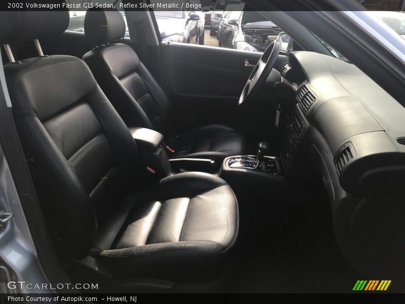 Reflex Silver Metallic / Beige 2002 Volkswagen Passat GLS Sedan