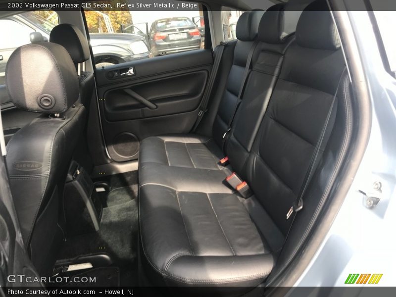 Reflex Silver Metallic / Beige 2002 Volkswagen Passat GLS Sedan