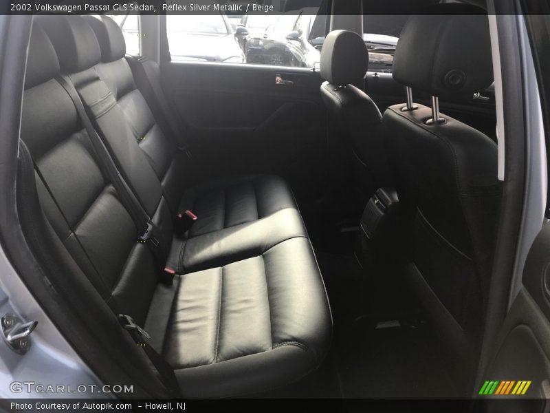 Reflex Silver Metallic / Beige 2002 Volkswagen Passat GLS Sedan