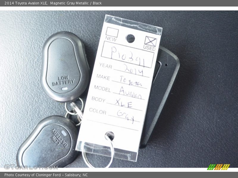Magnetic Gray Metallic / Black 2014 Toyota Avalon XLE