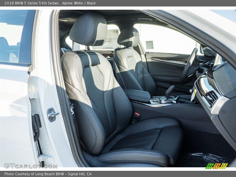 Alpine White / Black 2018 BMW 5 Series 540i Sedan