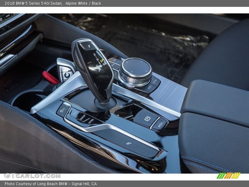 Alpine White / Black 2018 BMW 5 Series 540i Sedan
