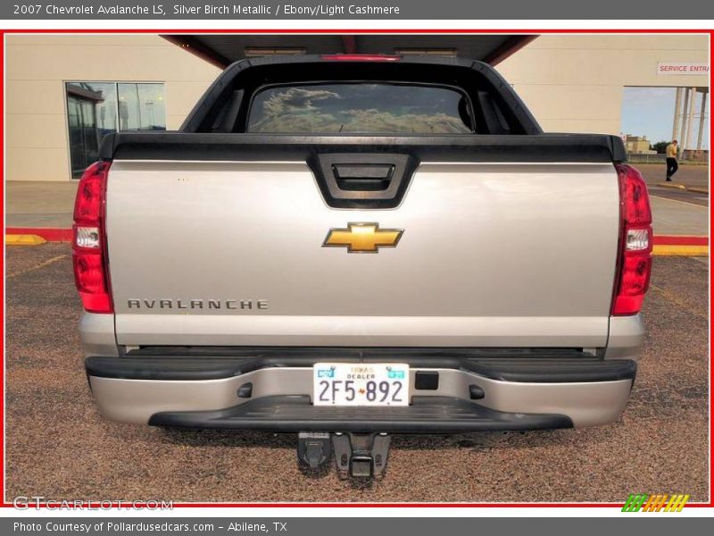 Silver Birch Metallic / Ebony/Light Cashmere 2007 Chevrolet Avalanche LS