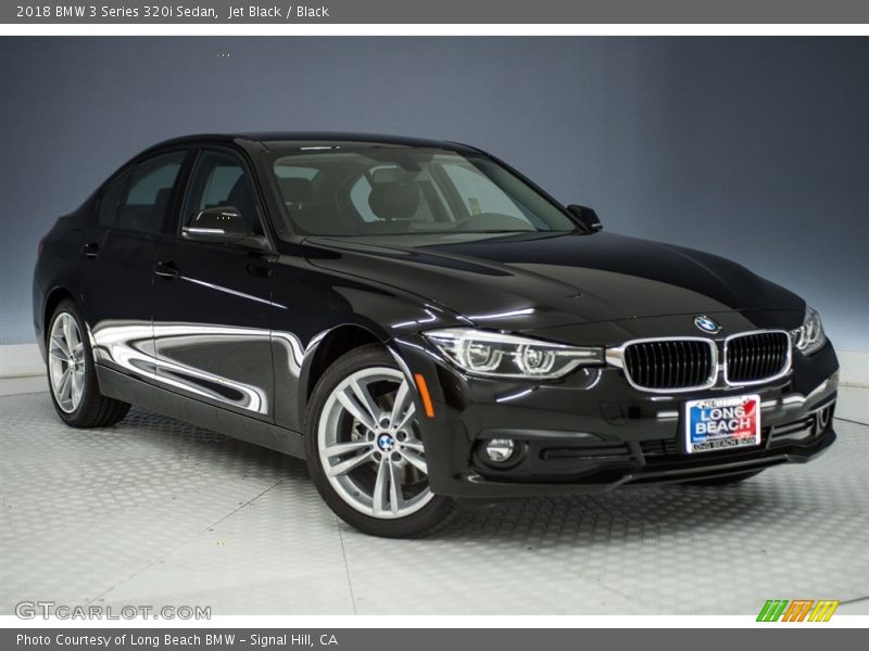 Front 3/4 View of 2018 3 Series 320i Sedan