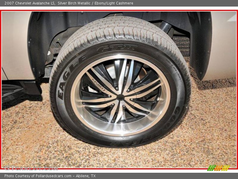 Silver Birch Metallic / Ebony/Light Cashmere 2007 Chevrolet Avalanche LS