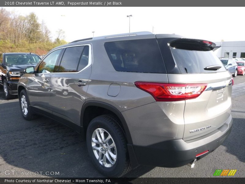 Pepperdust Metallic / Jet Black 2018 Chevrolet Traverse LT AWD