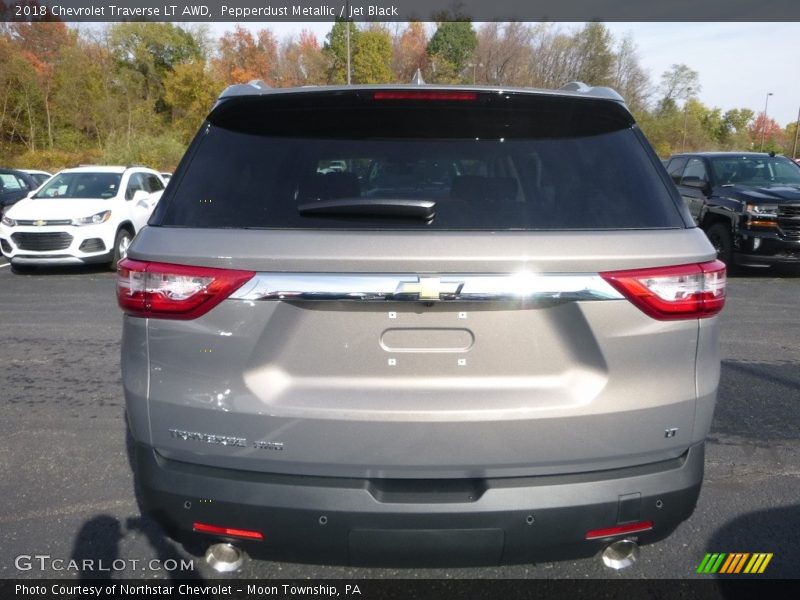 Pepperdust Metallic / Jet Black 2018 Chevrolet Traverse LT AWD