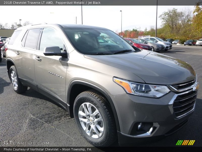 Pepperdust Metallic / Jet Black 2018 Chevrolet Traverse LT AWD