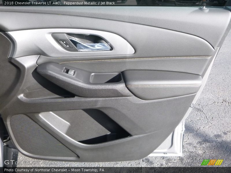 Pepperdust Metallic / Jet Black 2018 Chevrolet Traverse LT AWD