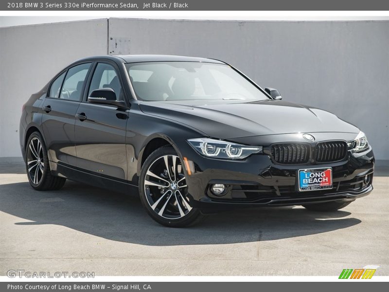 Front 3/4 View of 2018 3 Series 330e iPerformance Sedan