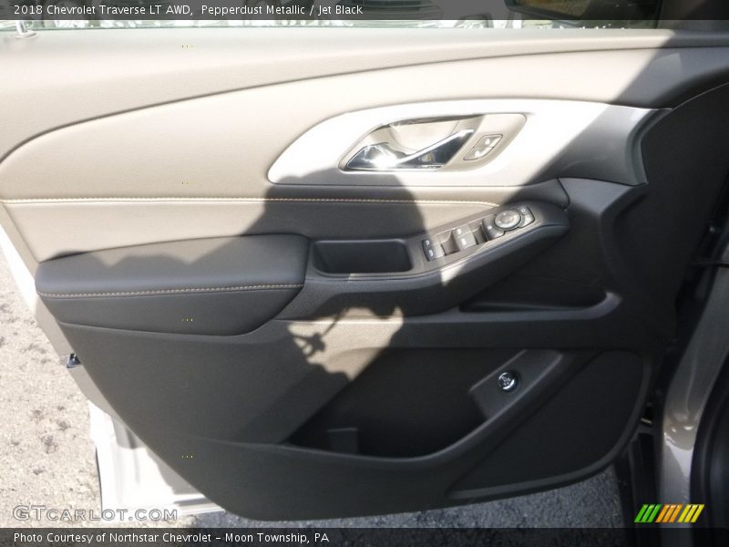 Pepperdust Metallic / Jet Black 2018 Chevrolet Traverse LT AWD