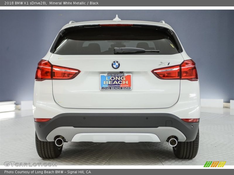 Mineral White Metallic / Black 2018 BMW X1 sDrive28i