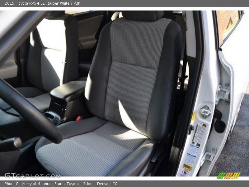 Super White / Ash 2015 Toyota RAV4 LE