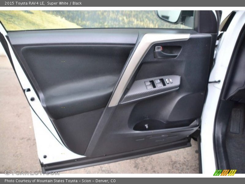 Super White / Black 2015 Toyota RAV4 LE