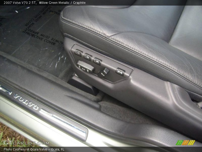 Willow Green Metallic / Graphite 2007 Volvo V70 2.5T