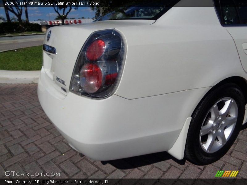 Satin White Pearl / Blond 2006 Nissan Altima 3.5 SL